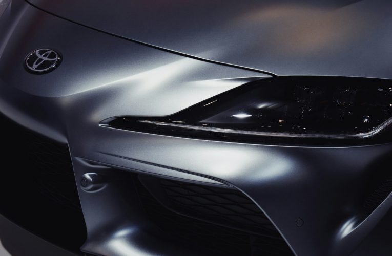 A ofensiva elétrica da Toyota: Do sucesso “low-cost” na China à especulação sobre o futuro do RAV4